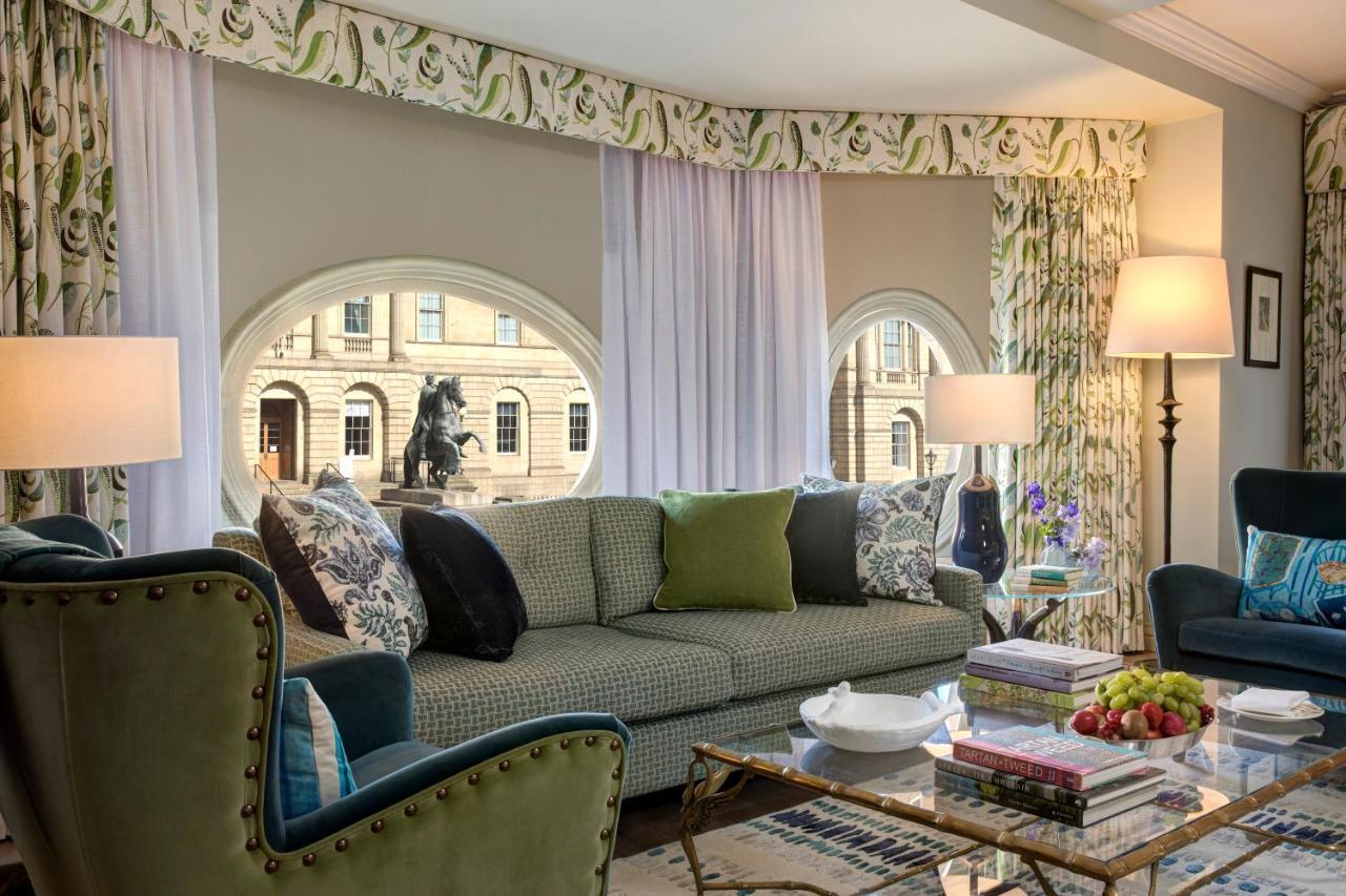The Balmoral Hotel EDI Eksteriør billede The living room of a suite at the hotel