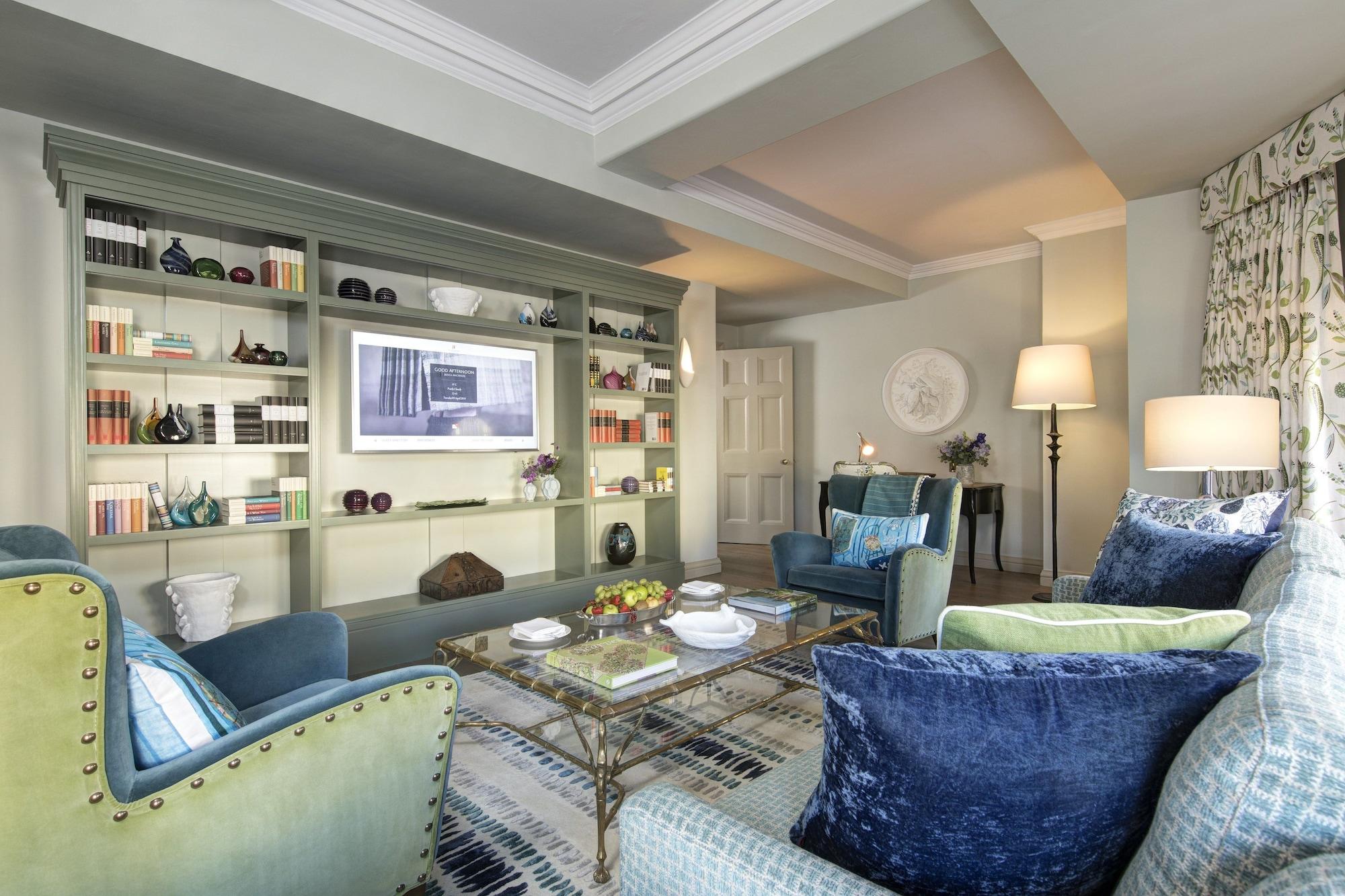 The Balmoral Hotel EDI Eksteriør billede The living room of a suite at the Mandarin Oriental, Munich