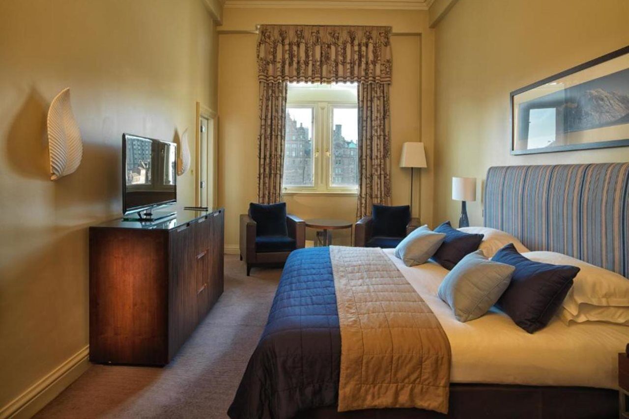 The Balmoral Hotel EDI Eksteriør billede A bedroom at the hotel
