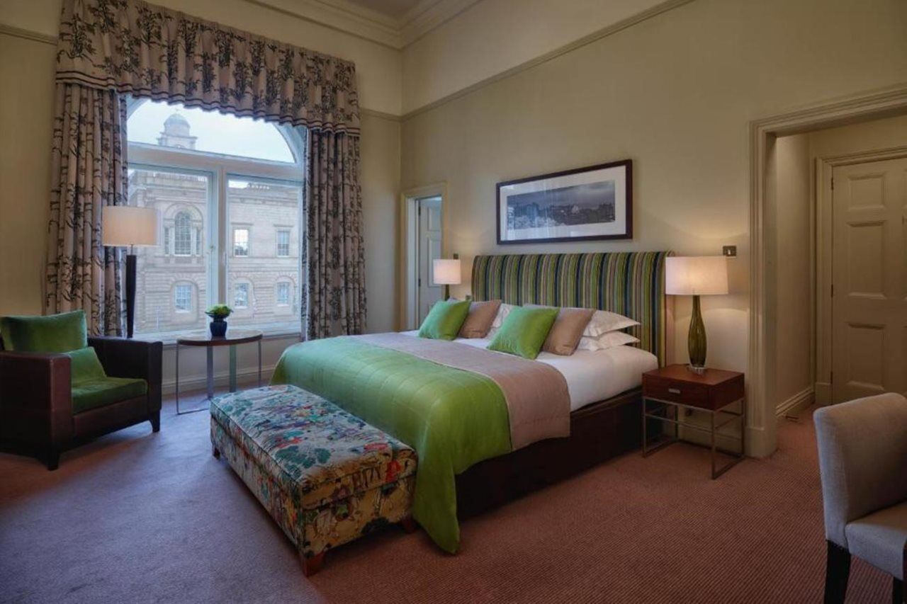 The Balmoral Hotel EDI Eksteriør billede A bedroom at the hotel